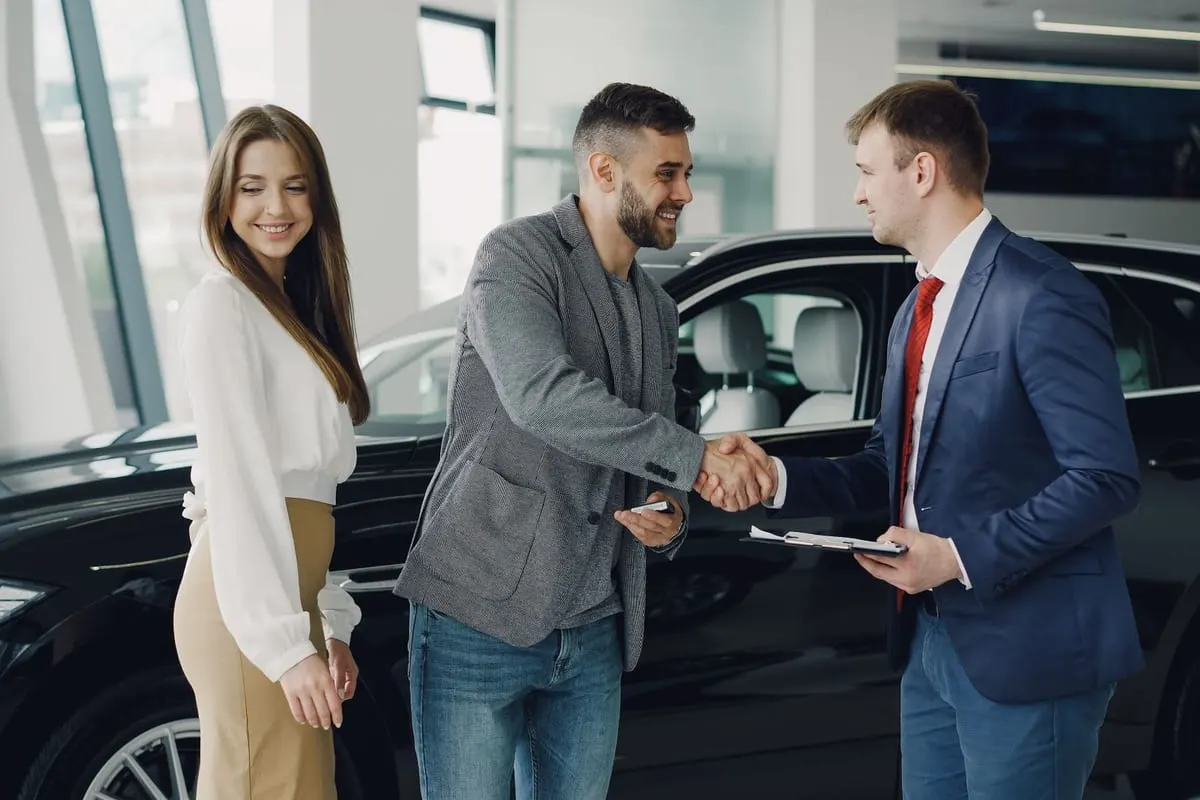 L'IA au service du vendeur automobile, pas à sa place